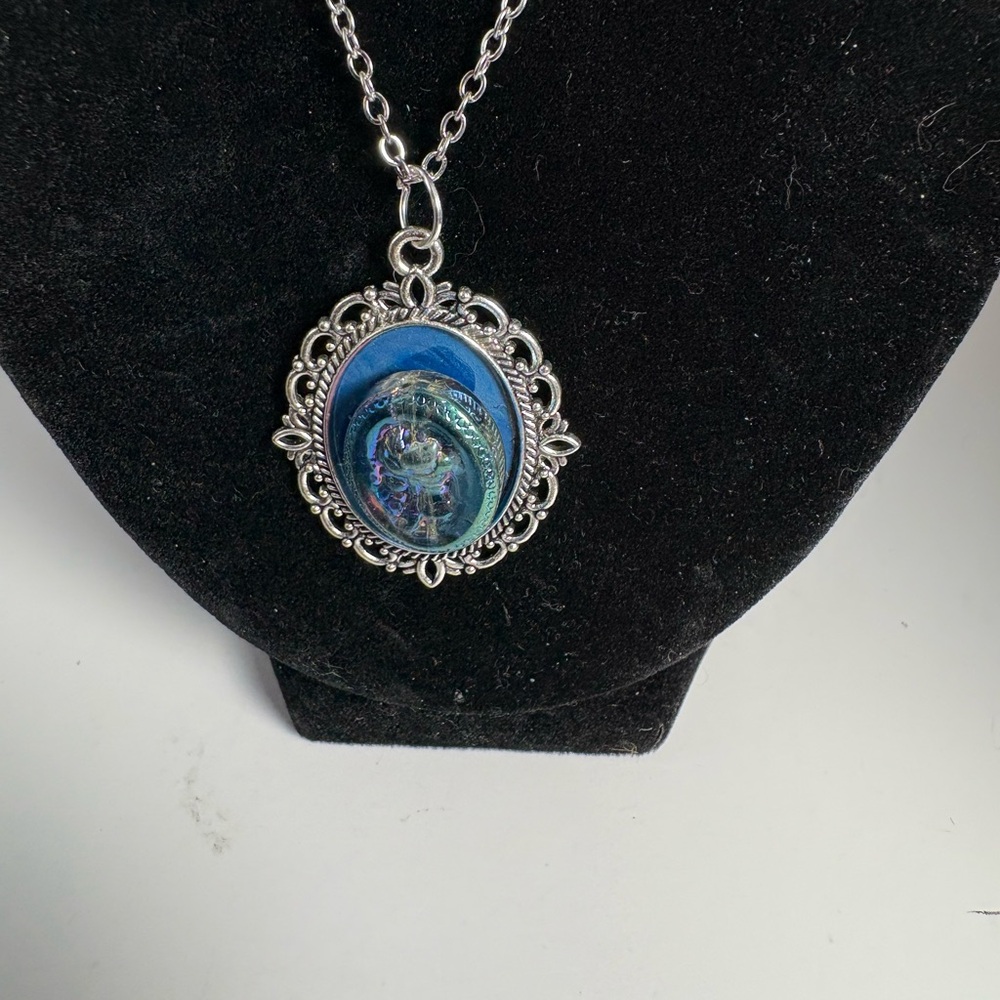 Elegant Blue Pendant Necklace